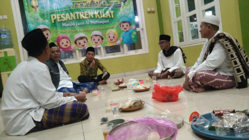Suasana Makan Bersama Selesai Tarawih
